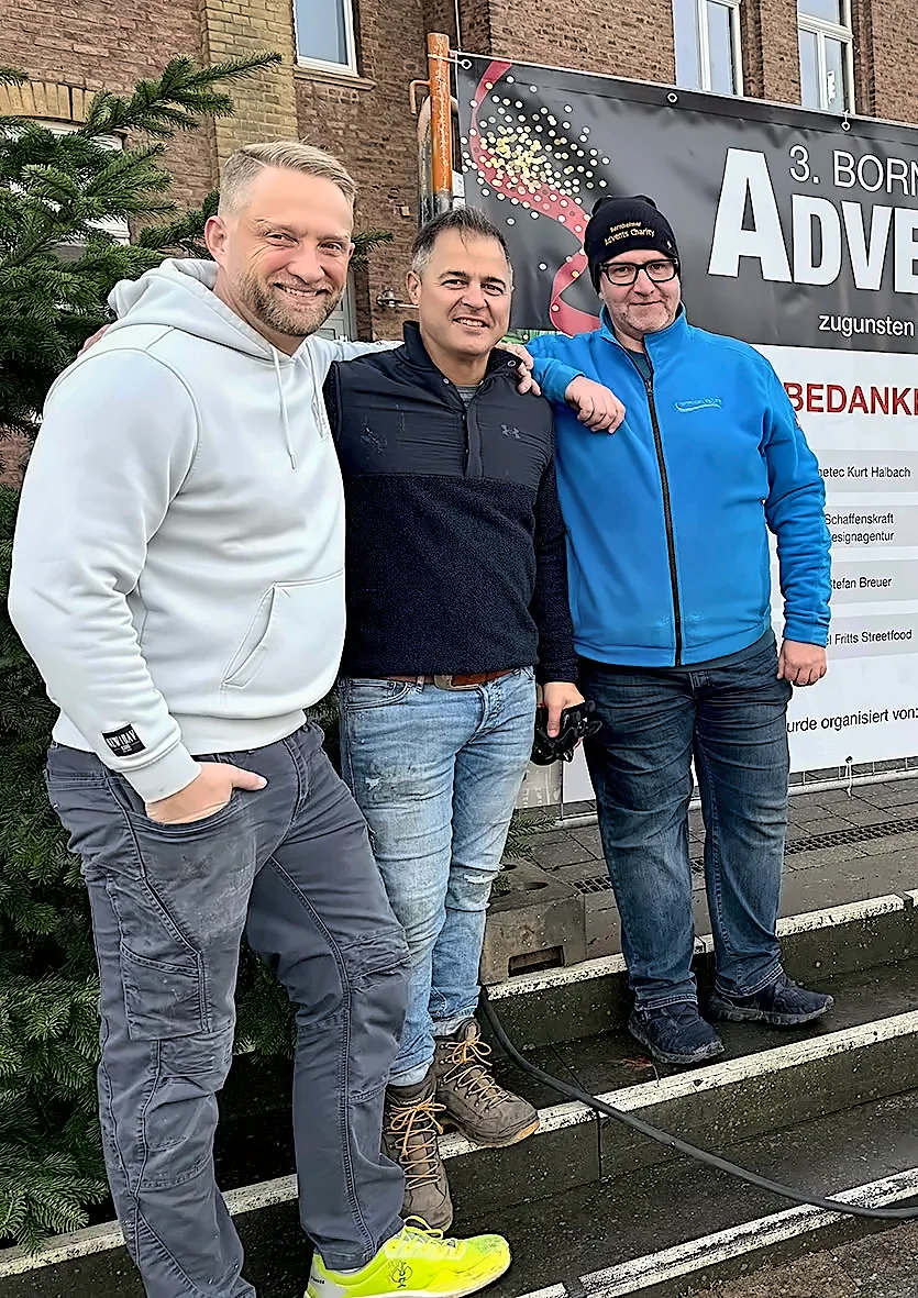Mitglieder des Orga-Teams vor dem Banner der 3. Bornheimer Advents Charity